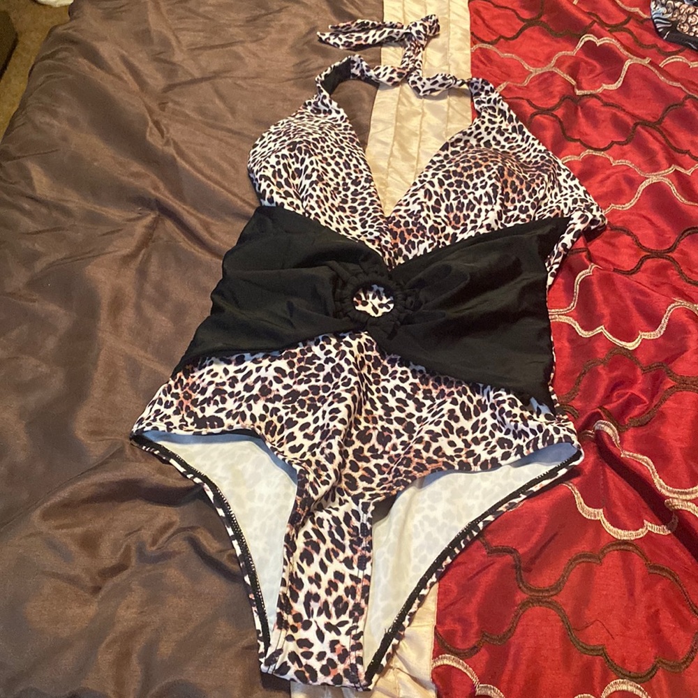 Leopard/Black O Ring One piece leopard print swimsuit